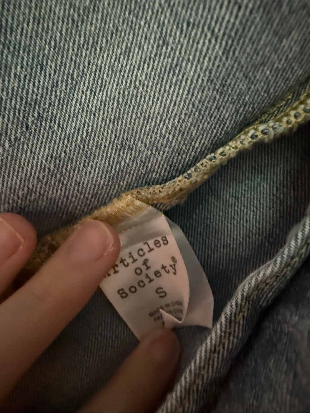 Sherpa-Lined Collar Light Wash Denim Jacket - Blue - Picture 4 of 4